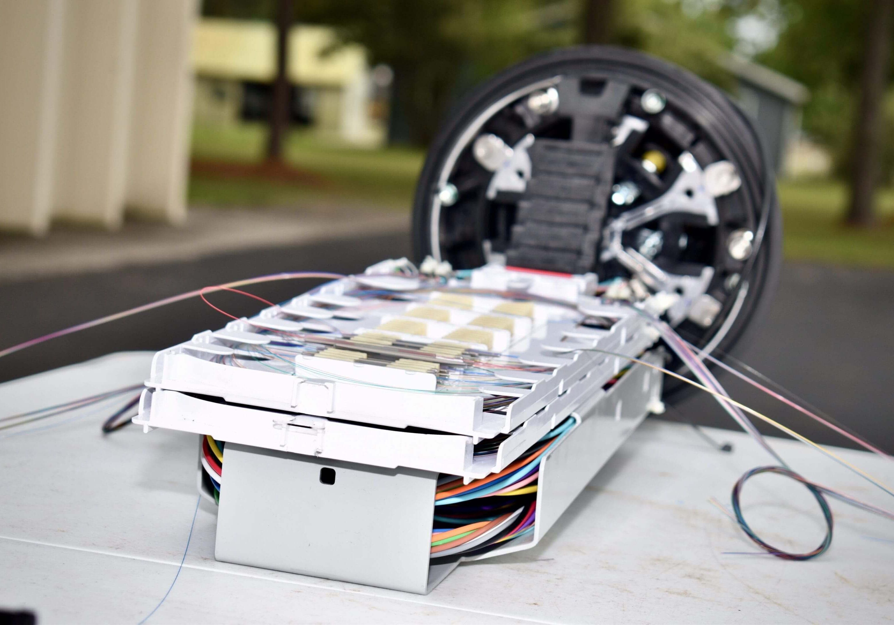 Fiber optic cable splice tray and closure.